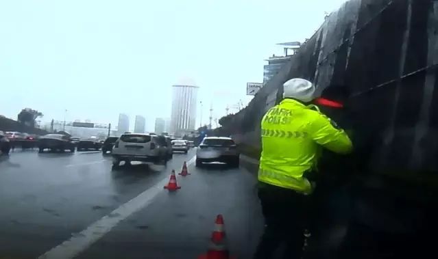 Küçükçekmece'de Boğazına Şeker Kaçan Sürücü Polis Müdahalesiyle Kurtarıldı