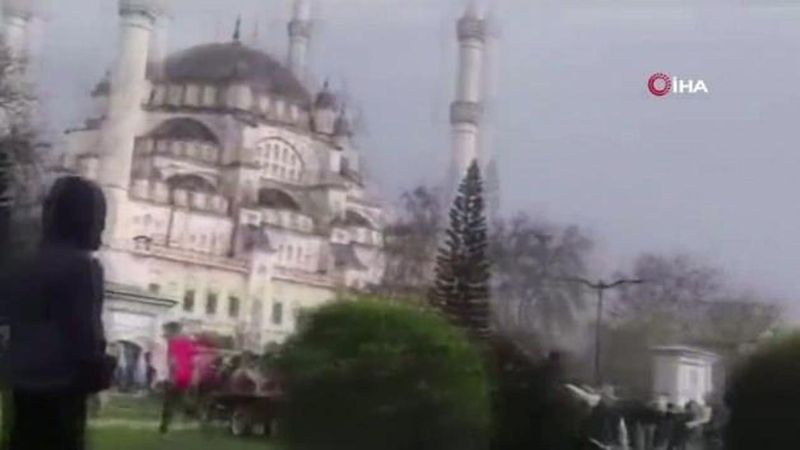 Adana'da polis memurları, koşmayan ata şiddet uyguladığı için gözaltına alındı