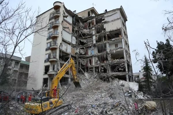 İran'da 28 Şubat'tan Sonra ABD ve İsrail Saldırılarında 1937 Kişi Hayatını Kaybetti