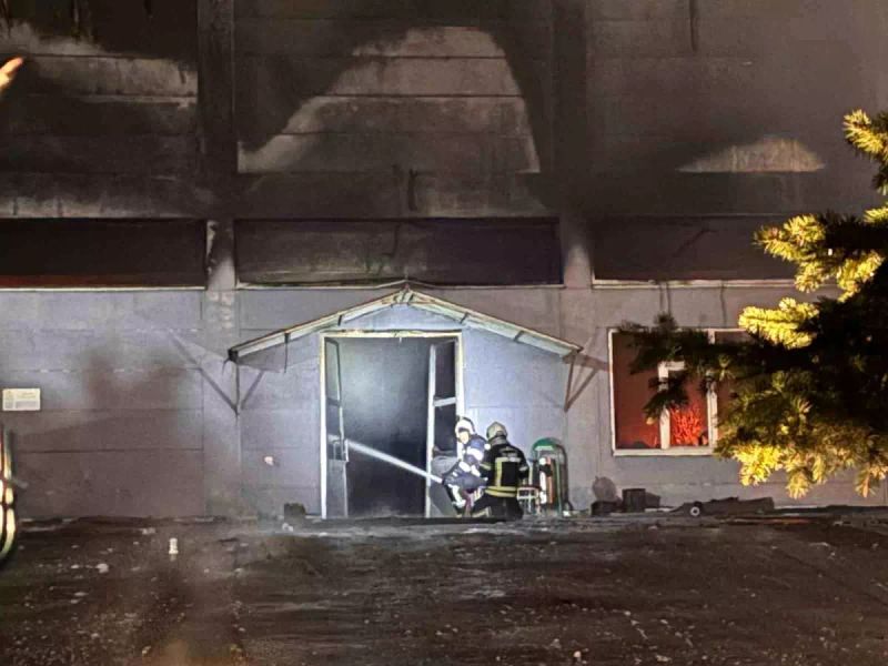 Trabzon Arsin’deki Fındık Fabrikasındaki Yangının Yüzde 90’ı Kontrol Altında