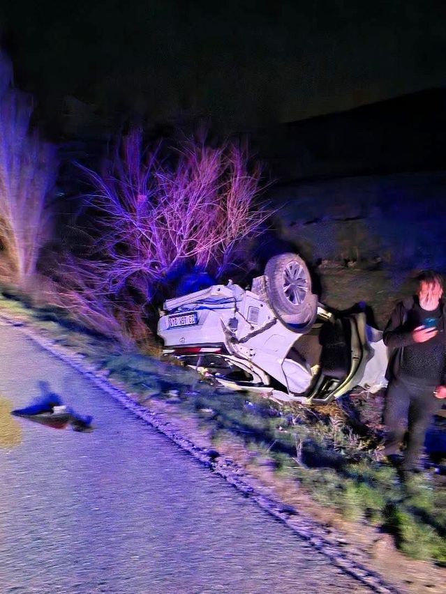 Elazığ'da Takla Atan Otomobilde 2 Kişi Yaralandı