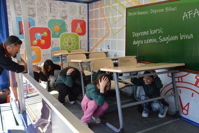 Havza’da Deprem Simülasyon Tırıyla Öğrencilere Eğitim Verildi
