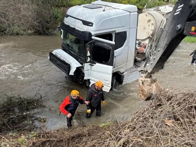 Bilecik'te Zincirleme Trafik Kazasında 4 Kişi Yaralandı