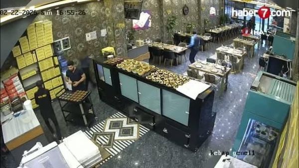 Sakarya'da Kebapçının Asma Tavanı İftara Saatler Kala Çöktü, Personel Kurtuldu