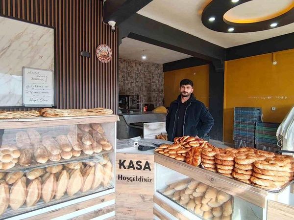 Diyadin Fırını İhtiyaç Sahiplerine Ücretsiz Ekmek Dağıtıyor