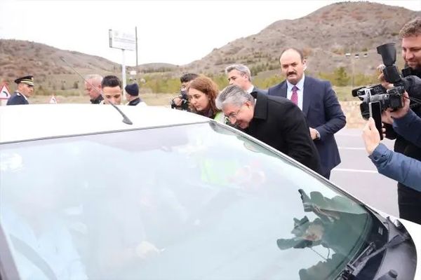 Vali Erdinç Yılmaz, Ramazan Bayramı'nda Trafik ve Sağlık Personelini Ziyaret Etti