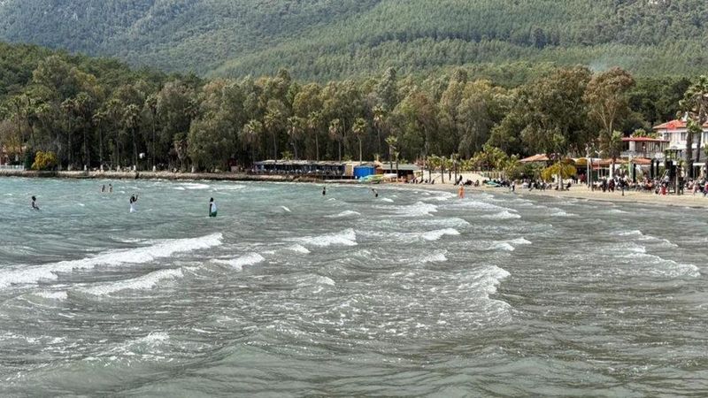 Akyaka’da Denize Erken Girenler Sezonun Açıldığını Gösterdi