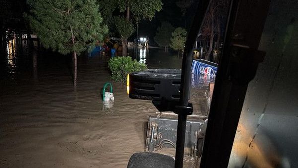 Osmaniye Kadirli'de Sağanak Taşkına Yol Açtı: Araçta Mahsur Kalan 2 Kişi Hayatını Kaybetti