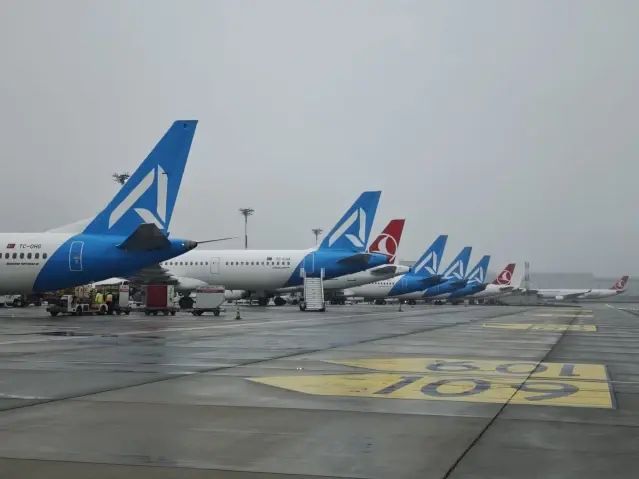 İstanbul'da Yoğun Yağış Hava Ulaşımını Olumsuz Etkiledi