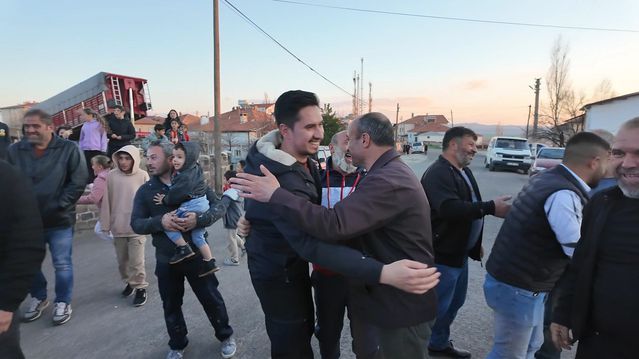 Sivas'ta Polis Haftası'nda Kavga İhbarına Giden Ekipler Davullu-Zurnalı Sürprizle Karşılandı