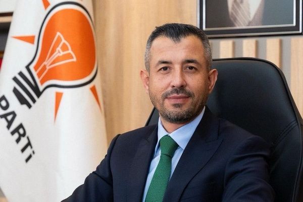 Cumhurbaşkanı Erdoğan'ın Fotoğrafının Yapay Zeka ile Silinmesine AK Partili Sert Tepki