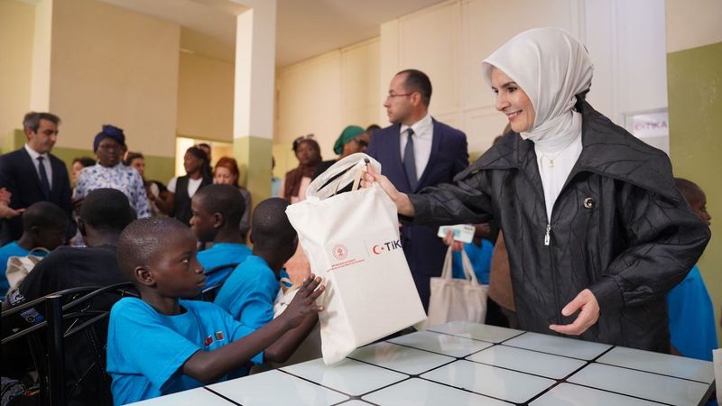 Bakan Göktaş, Senegal'deki Türkiye Destekli Sosyal Hizmet Merkezlerini İnceledi