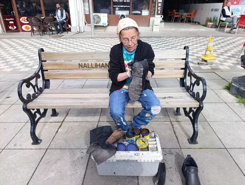 Sibel Küçükoğlu, Eşinin Ayakkabı Boyacılığı Mesleğini Üstlendi