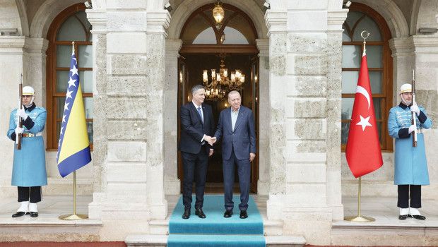 Cumhurbaşkanı Erdoğan, Bosna Hersek Devlet Başkanlığı Konseyi Başkanı Becirović'i Dolmabahçe'de Ağırladı