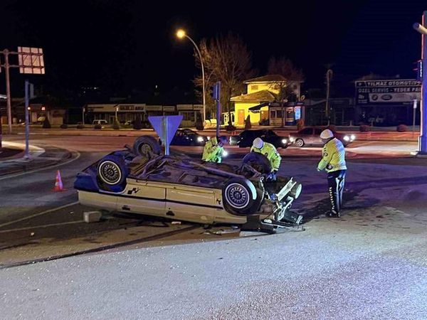Çorum'da Kavşakta Meydana Gelen Kazada Sürücü Yaralandı