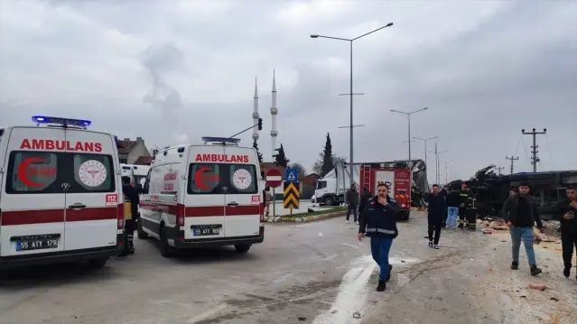 Vezirköprü'de Altı Araçlı Zincirleme Kazada 19 Kişi Yaralandı