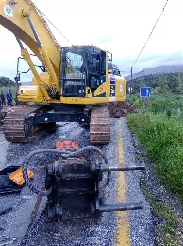 Milas'ta Şiddetli Yağış Sonrası Köprü Çöktü