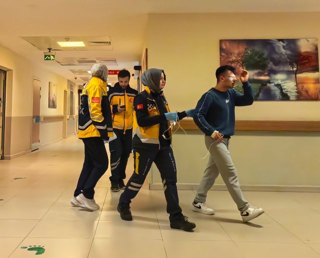 İnegöl Mobilya Fabrikasında İş Kazası: Genç İşçi Gözüne Ağaç Parçası Saplandı