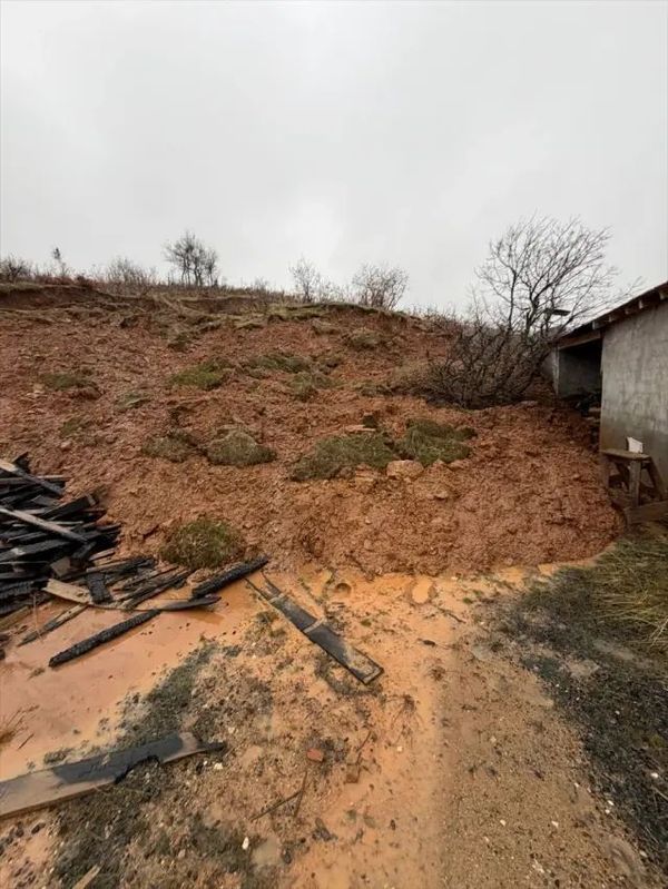 Bingöl Genç'te Yağış Sonrası Heyelan Evleri Tehdit Ediyor