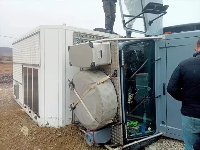 Isparta Gelendost'ta Karavan ve Otomobil Çarpıştı: 4 Yaralı