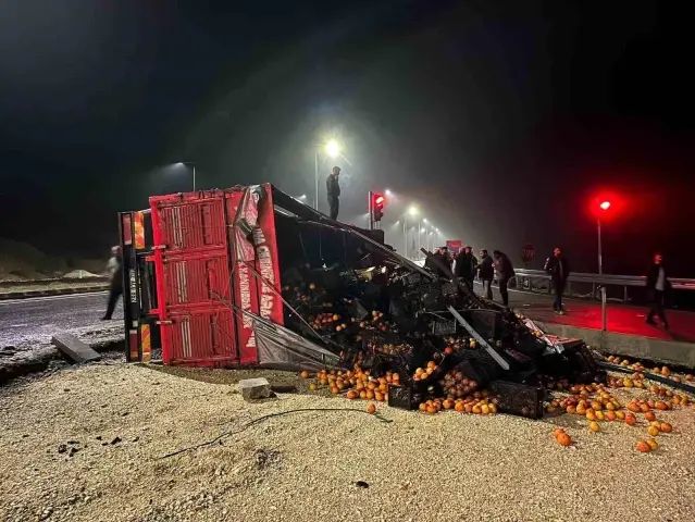 Adıyaman'da Minibüs ve Kamyon Çarpıştı: 4 Yaralı