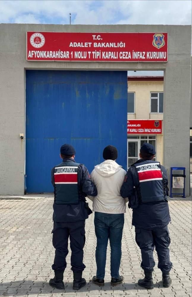 Afyonkarahisar Jandarması 55 Aranan Şahısı Gözaltına Aldı