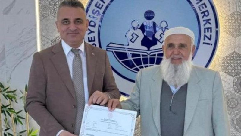 84 Yaşındaki Celil Yıldırım Okuma Yazma Becerilerini Geliştirdi