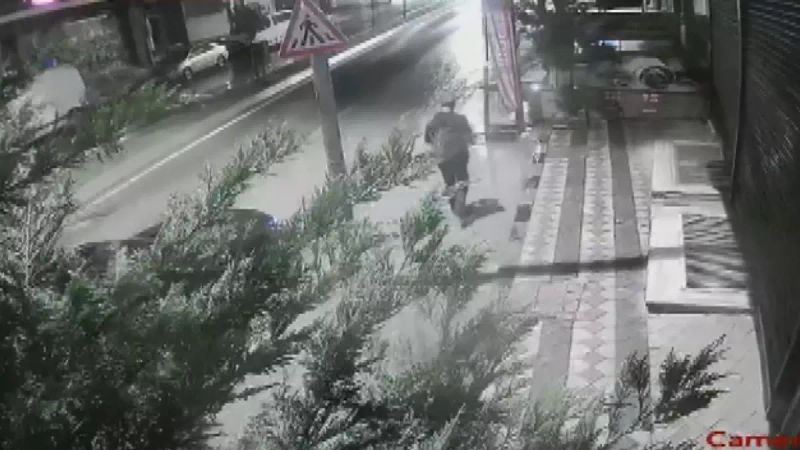 Arnavutköy'de Eşini Çocuklarının Önünde Bıçaklayarak Öldüren Şüpheli Polise Teslim Oldu