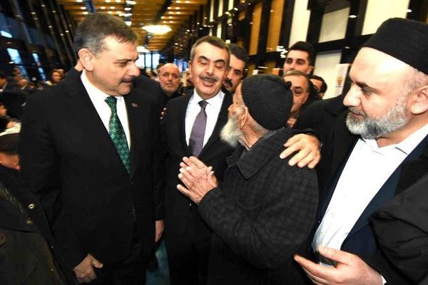 Bakanlar Tekin ve Çiftçi, Erzurum'da 4 Bin Kişilik İftarda Buluştu