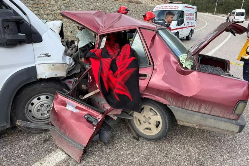 Burdur'da Kafa Kafaya Çarpışma: 2 Genç Hayatını Kaybetti, 4 Kişi Yaralandı