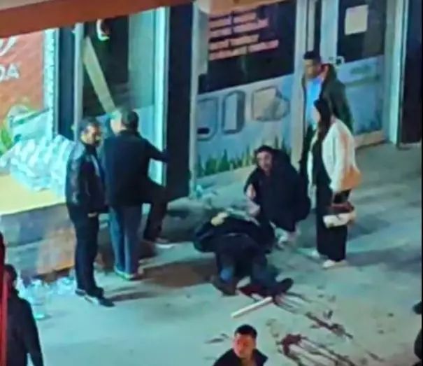 Mamak'ta Belediye Otobüsünde Yan Bakma Tartışması Kanlı Bitti: 1 Yaralı