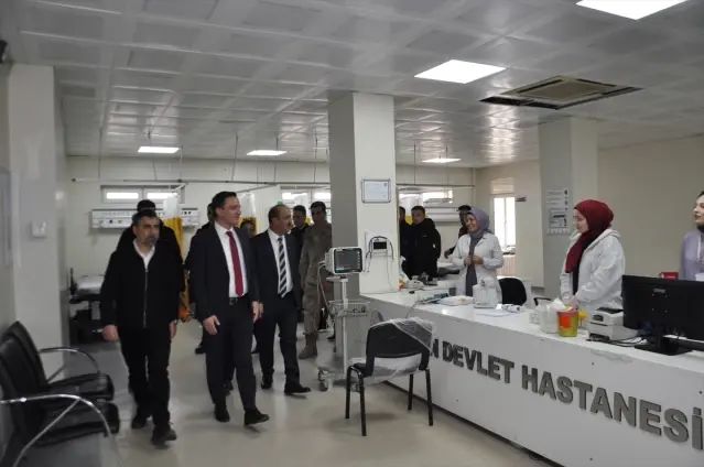 Hizan'da Bayramlaşma Programı Kaymakam ve Protokol Üyeleriyle Gerçekleşti