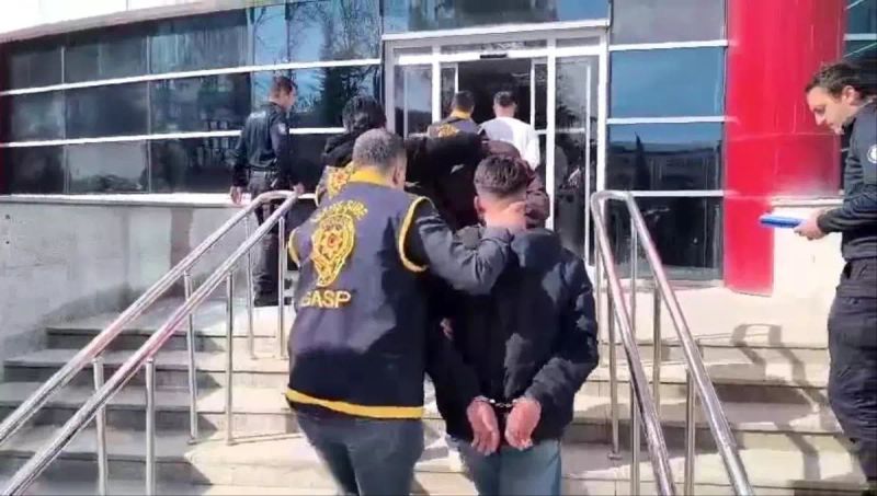 Adıyaman'da Bıçaklı Saldırıda Ağır Yaralanan Kişinin Saldırganları Yakalandı