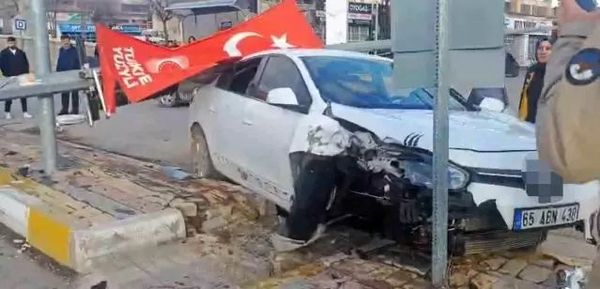Erciş'te Trafik Kazasında 1 Kişi Yaralandı