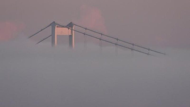 Fatih Sultan Mehmet Köprüsü İstanbul Boğazı'ndaki Yoğun Sisle Görünmez Oldu
