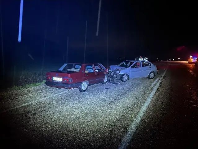 Gölpazarı'nda İki Otomobil Çarpıştı: 3 Kişi Yaralandı