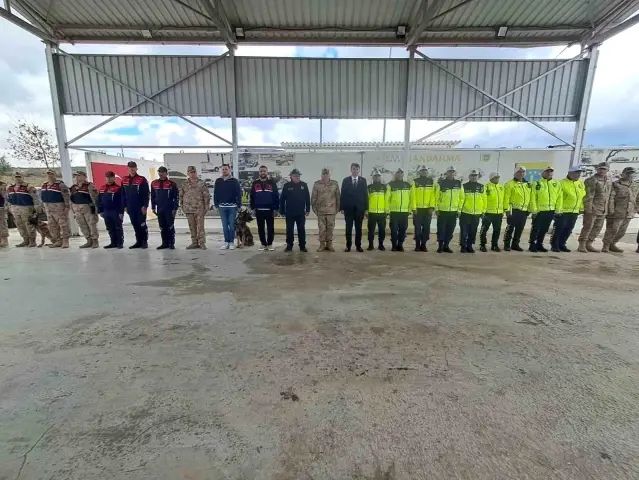 Kilis Valisi Bayramda Kupluce Uygulama Noktasında İnceleme Yaptı