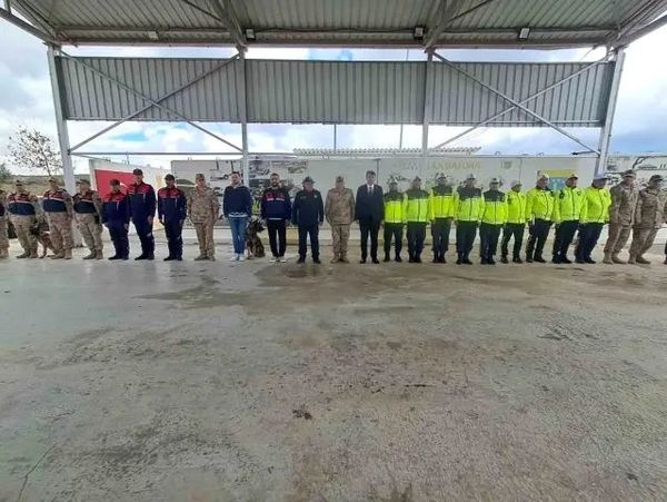 Kilis Valisi Bayramda Kupluce Uygulama Noktasında İnceleme Yaptı