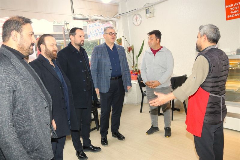 AK Parti'li Hasan Çilez, Taşova Esnafını Ziyaret Edip Orta Doğu'daki Durumu Değerlendirdi