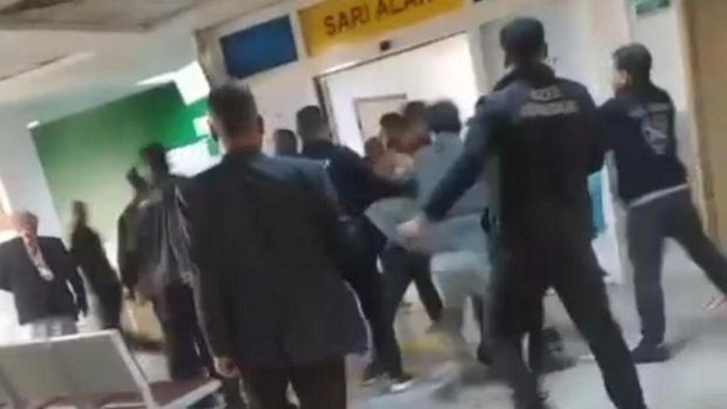 Şanlıurfa Acil Servisinde İki Aile Arasında Tekmeli Yumruklu Kavga Çıktı