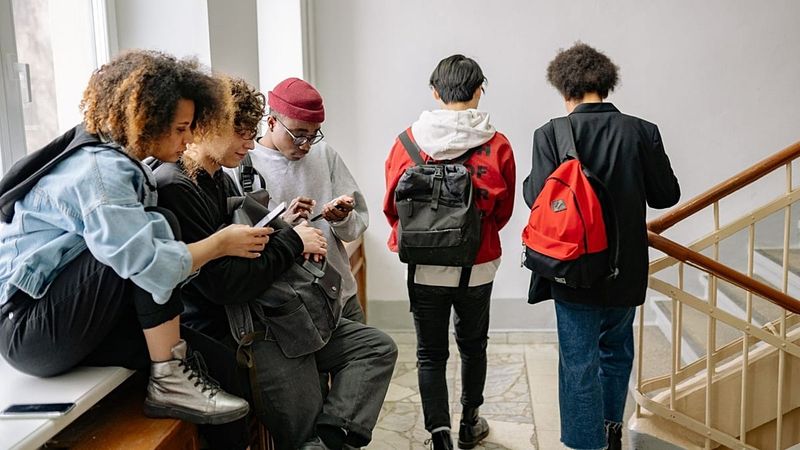 Avrupa'daki Genç Yetişkinlerde Ruh Sağlığı Sorunları Artıyor, Sebepler Araştırılıyor