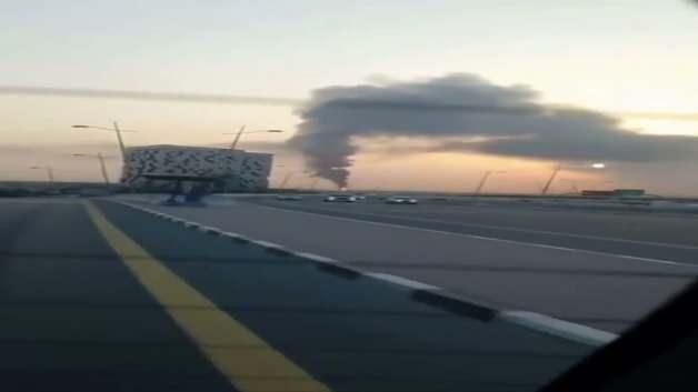 İran'ın İHA Saldırısı Dubai Havalimanı Yakınındaki Yakıt Deposunda Yangına Yol Açtı