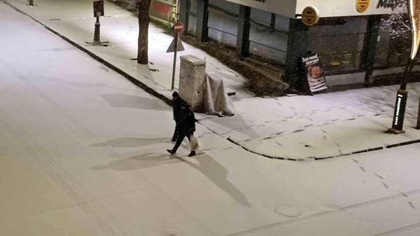 Kars'ta Bahar Yerine Ani Kar Yağışı Etkili Oldu