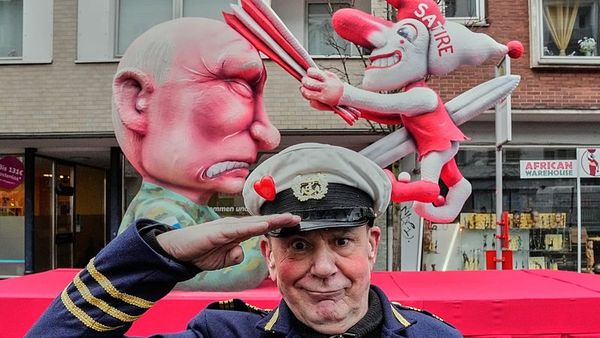 Alman Sanatçı Jacques Tilly, Putin'i Hicvettiği İçin Rusya'da Hapis Cezası Aldı