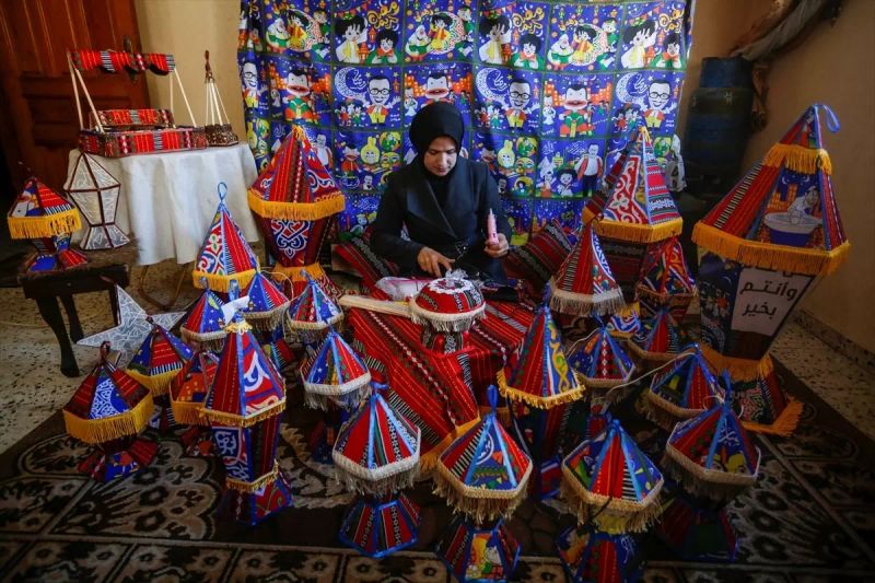 Gazze'de Kadın Girişimci Ramazan Fenerleriyle Umut Aşılıyor