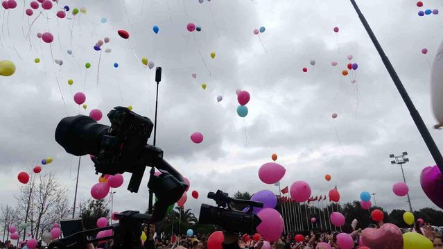 Tuzla'da Kanseri Yenen Almira İçin Gökyüzüne Balonlar Uçuruldu
