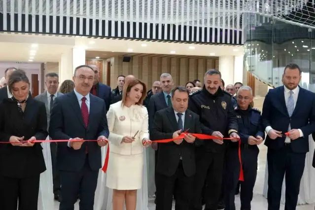 Tekirdağ'da Kütüphane Haftası'nda Mahkumların Resim Sergisi Açıldı