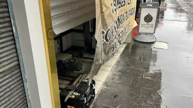 Çalıntı Forkliftle Kuyumcu Soygunu: Şüpheli Eşeğiyle Kaçtı
