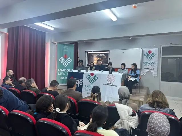 Diyarbakır'da Anadolu Mektebi Kapsamında Mustafa Kutlu Paneli Düzenlendi