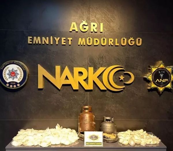 Ağrı'da İran'dan Gelen Tırda 8,3 Kilogram Sentetik Uyuşturucu Yakalandı